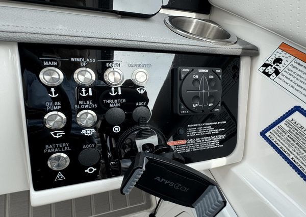 Sea Ray 320 SUNDANCER OUTBOARD COUPE image