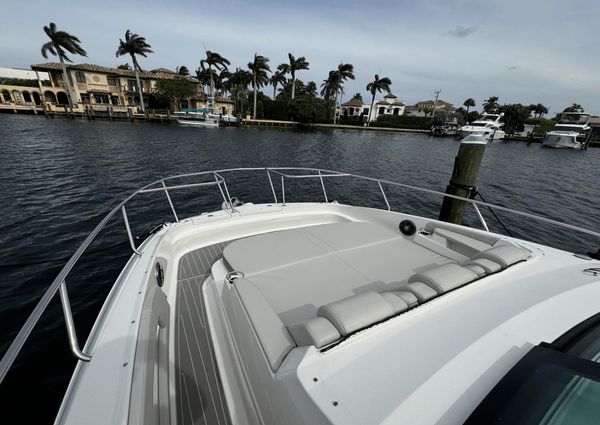 Sea Ray 320 SUNDANCER OUTBOARD COUPE image