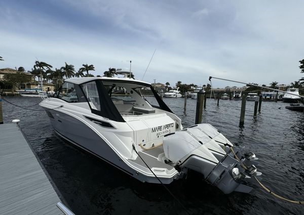 Sea Ray 320 SUNDANCER OUTBOARD COUPE image