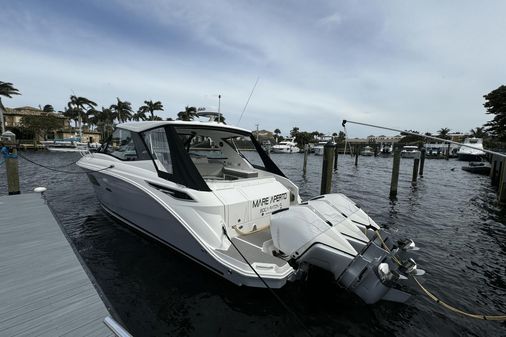 Sea Ray 320 SUNDANCER OUTBOARD COUPE image