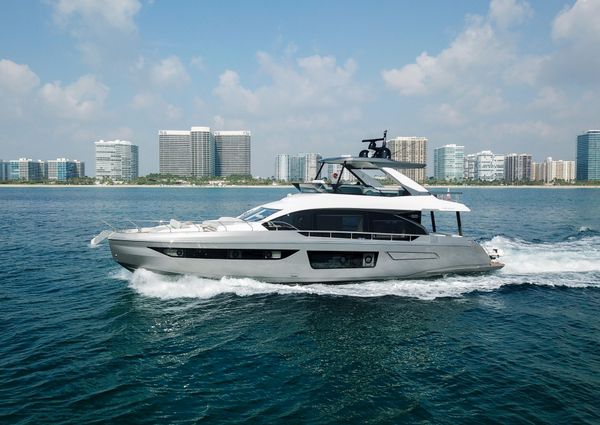 Azimut 68 image