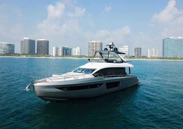 Azimut 68 image