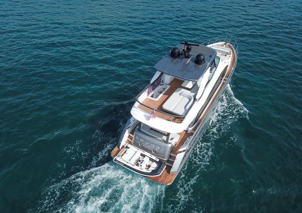 Azimut 68 image