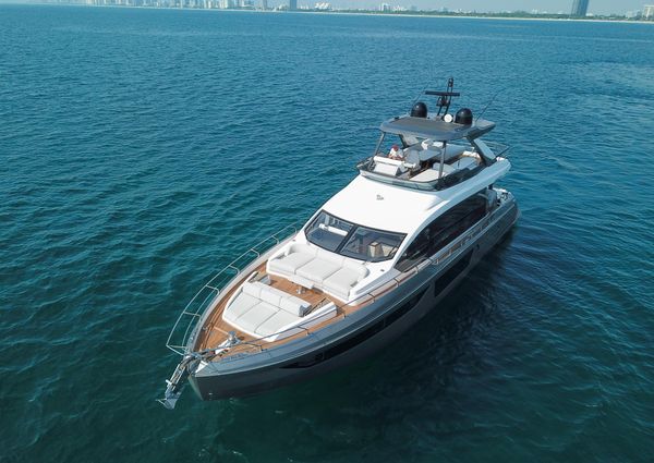 Azimut 68 image