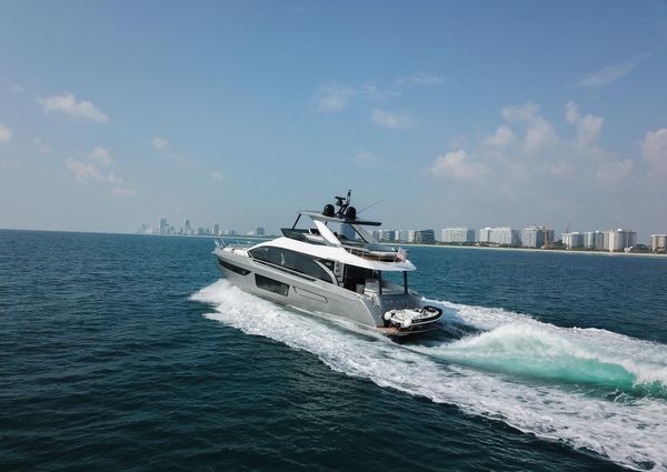 Azimut 68 image