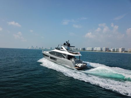 Azimut 68 image