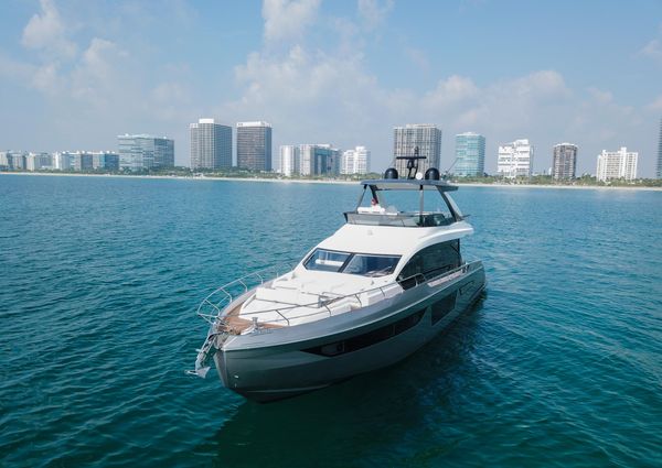 Azimut 68 image