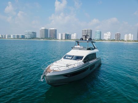 Azimut 68 image