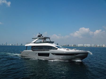 Azimut 68 image