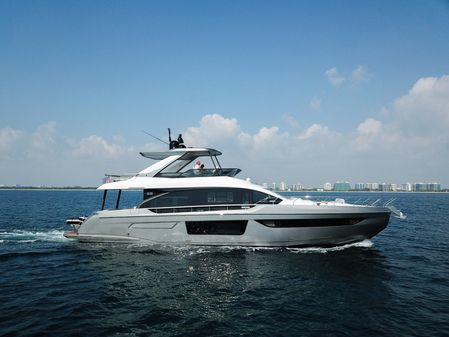 Azimut 68 image