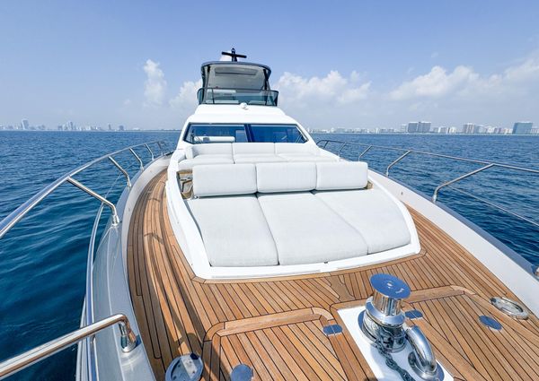 Azimut 68 image