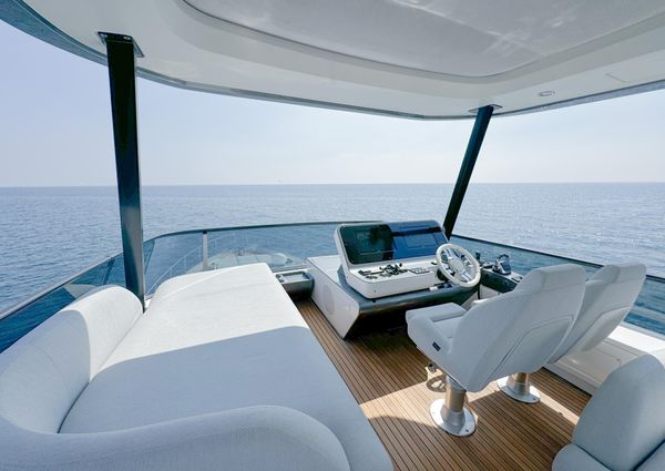 Azimut 68 image