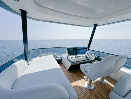 Azimut 68 image