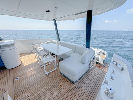 Azimut 68 image