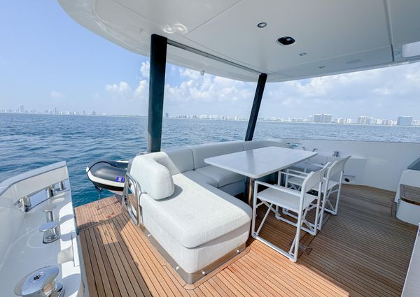 Azimut 68 image