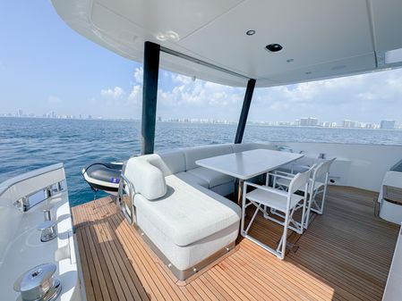 Azimut 68 image