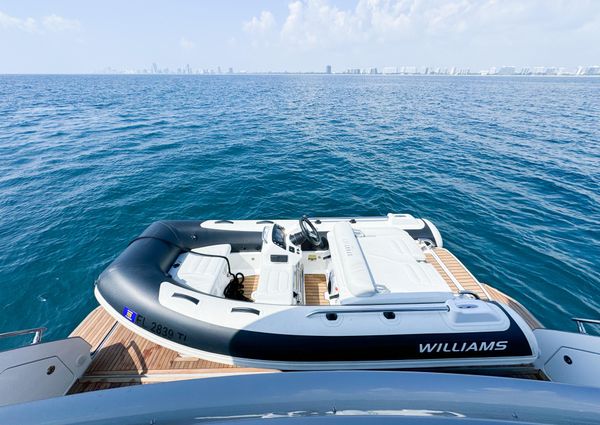 Azimut 68 image