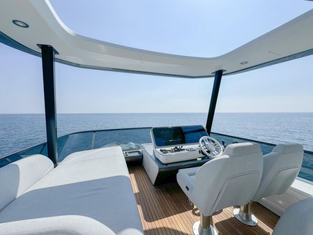 Azimut 68 image