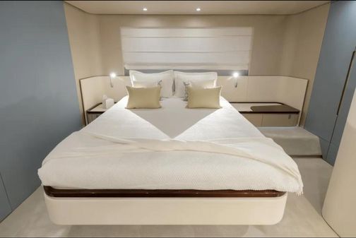 Azimut 68 image