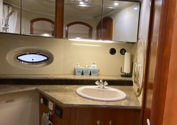 Cruisers Yachts 460 Express image