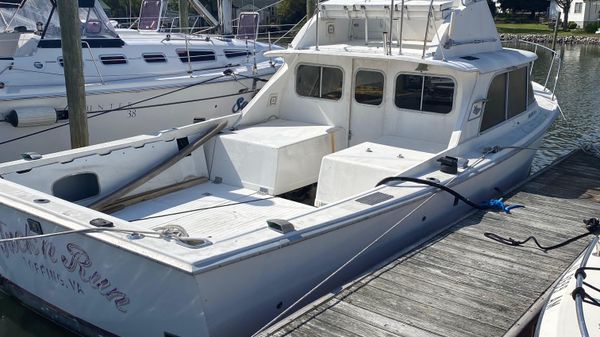 Bertram 31 Flybridge Cruiser