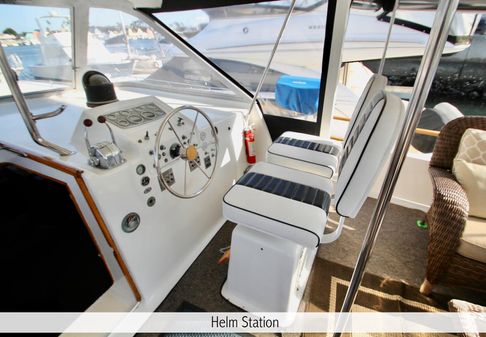 Hatteras Twin Cabin Cruiser image