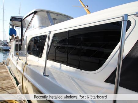 Hatteras Twin Cabin Cruiser image