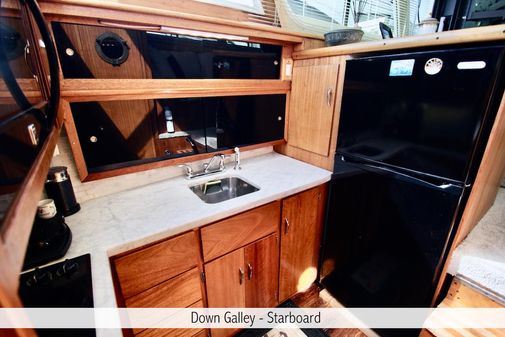 Hatteras Twin Cabin Cruiser image