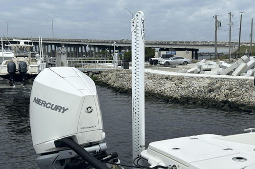 Boston Whaler 25 Dauntless image