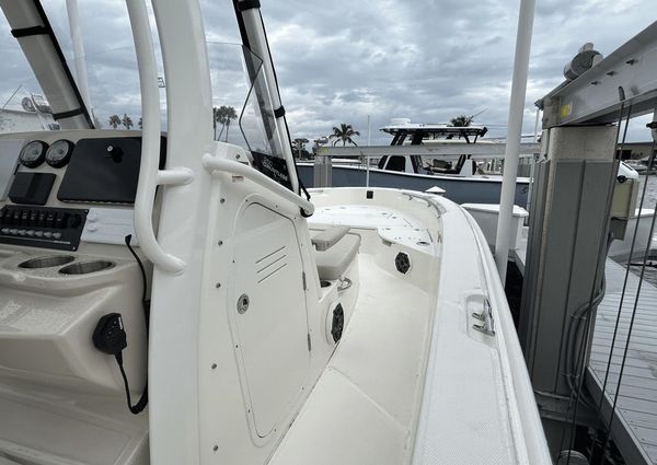 Boston Whaler 25 Dauntless image