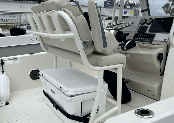 Boston Whaler 25 Dauntless image