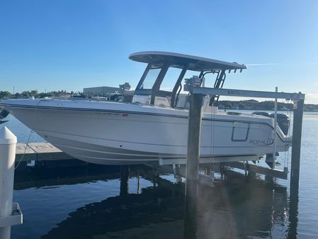 Robalo R272-CENTER-CONSOLE image