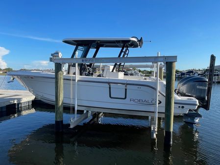 Robalo R272-CENTER-CONSOLE image