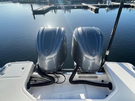 Robalo R272-CENTER-CONSOLE image