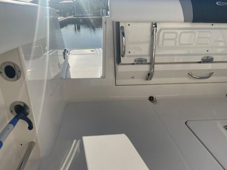 Robalo R272-CENTER-CONSOLE image