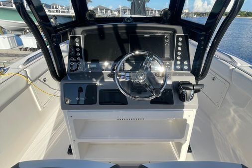 Robalo R272-CENTER-CONSOLE image