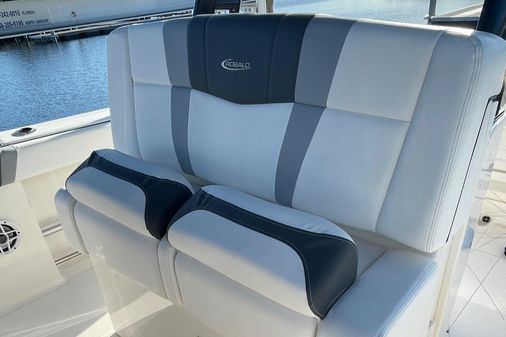 Robalo R272-CENTER-CONSOLE image