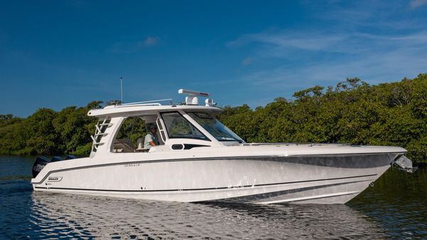 Boston Whaler 350 Realm