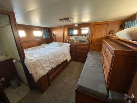 Hatteras Double Cabin Motoryacht image