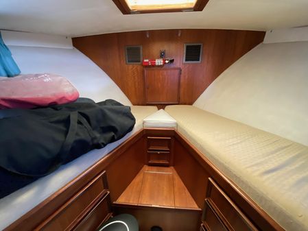 Hatteras Double Cabin Motoryacht image