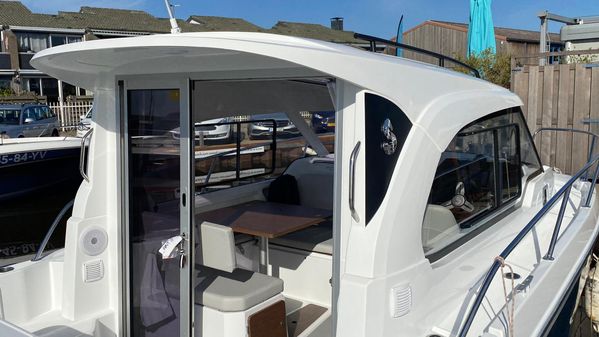 Beneteau Antares 8 image