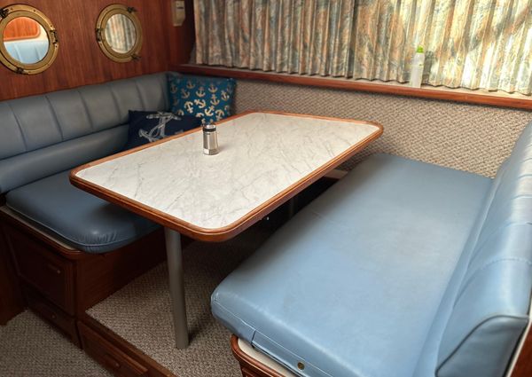 Carver 38-AFT-CABIN image