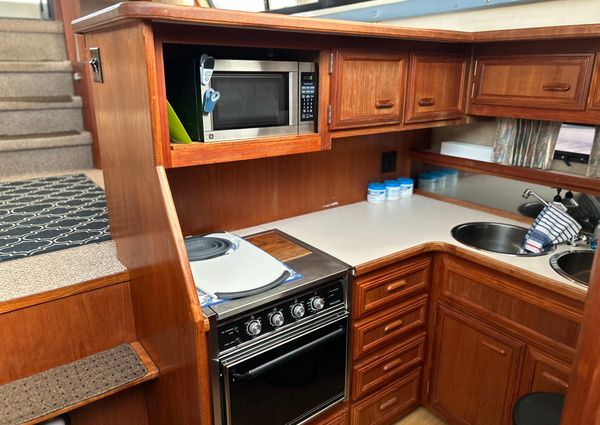 Carver 38-AFT-CABIN image