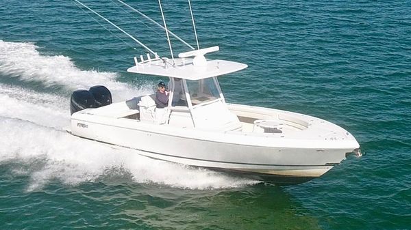 Intrepid 323 OPEN