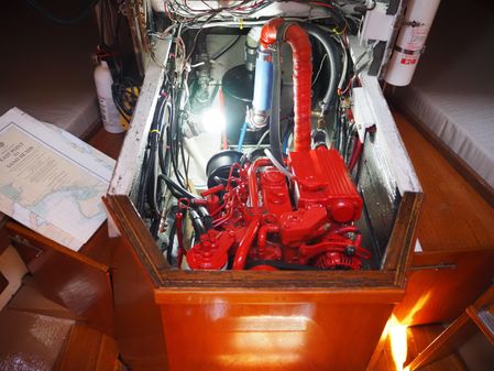 Cheoy Lee Offshore 32 image