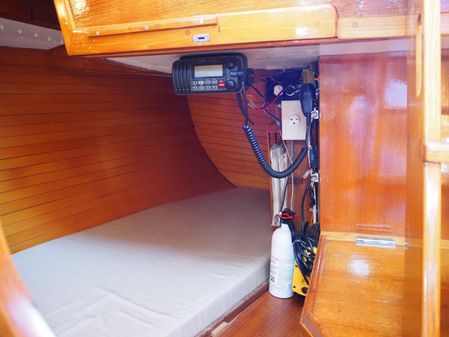 Cheoy Lee Offshore 32 image