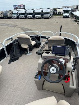 Sun-tracker BASS-BUGGY-16-DLX image