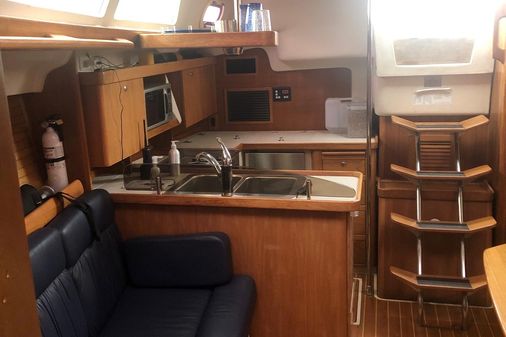 Catalina 350 MkII image