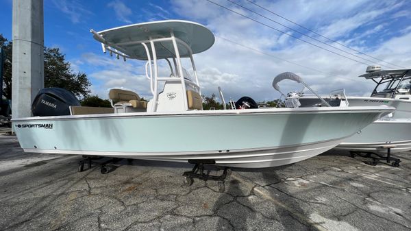 Sportsman Masters 227 Bay Boat