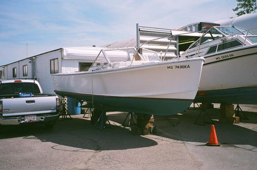 Tripp ANGLER-FLUSH-DECK-BASS-BOAT-WITH-SOFTTOP image
